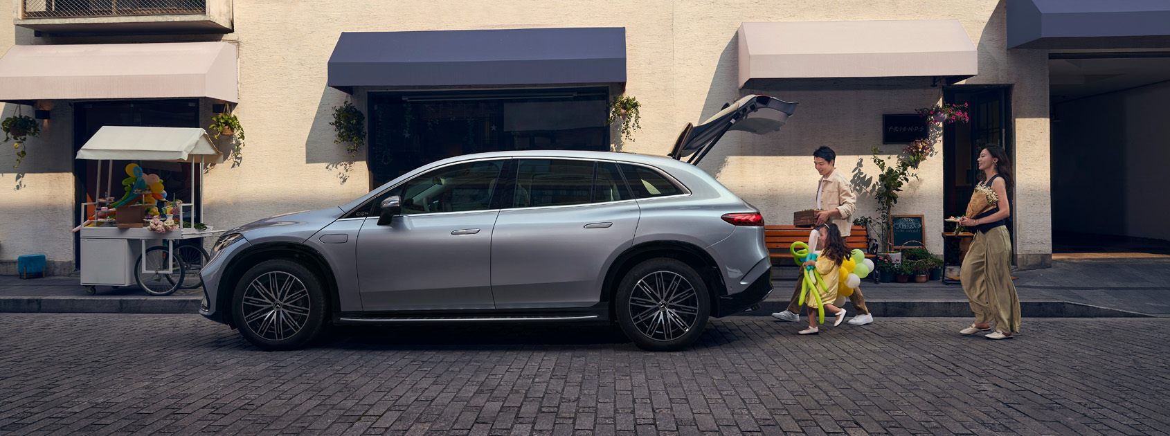 <p>EQS SUV</p>