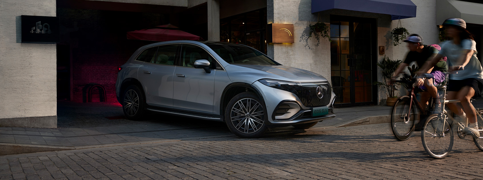 <p>EQS SUV</p>