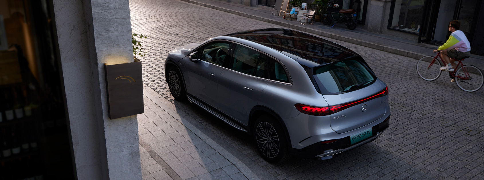 <p>EQS SUV</p>