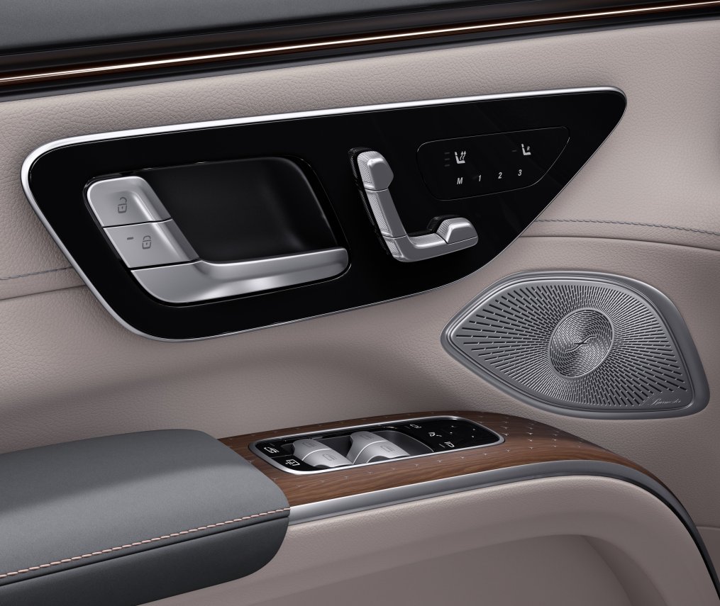 <p>EQS SUV</p>